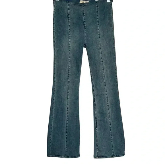 Free People Urban Outfitters We The Free Slim Pull-On Flare Jeans Size 27 - Picture 2 of 7